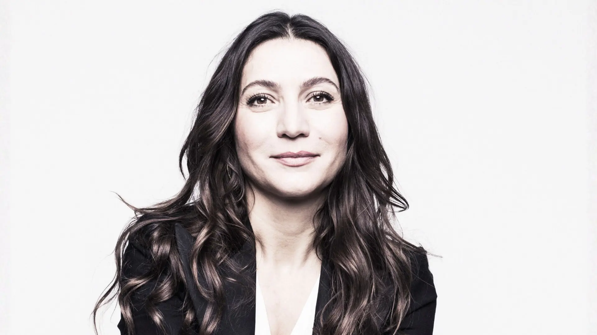 Natasha Friis Saxberg - Administrerende direktør for IT-Branchen, Natasha Friis Saxberg, er en visionær leder med fokus på teknologi, innovation og digital transformation i branchen.