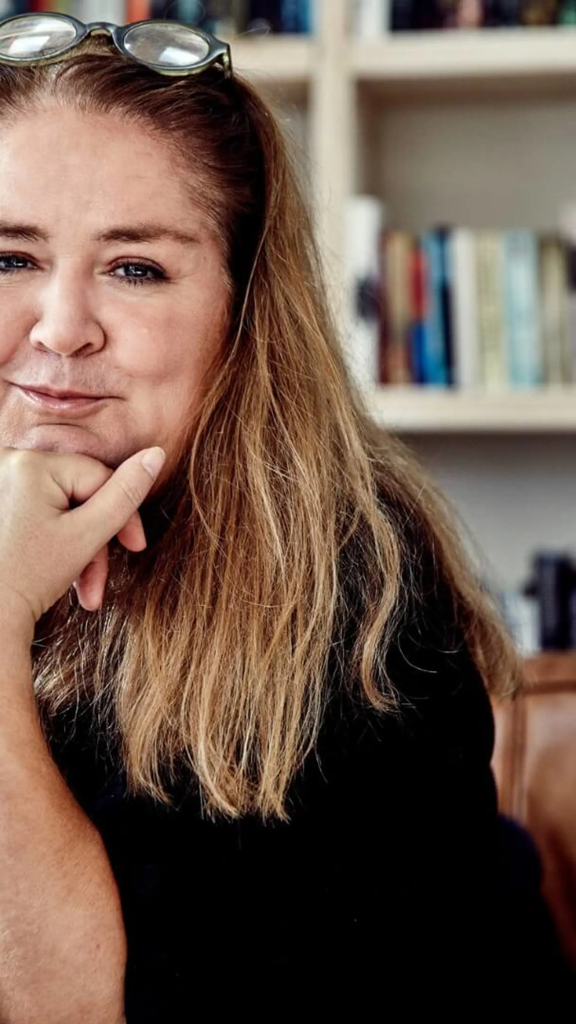 Lone Theils - <p>Dansk forfatter, journalist og tidligere korrespondent for Politiken og Berlingske Tidende i London.<span>&nbsp;</span></p>