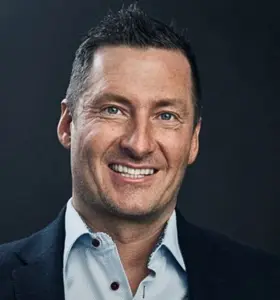 Søren Lynge - Dedikeret til personlig udvikling og videnformidling - en blanding af coach, forsker og forfatter, der engagerer og inspirerer som foredragsholder.